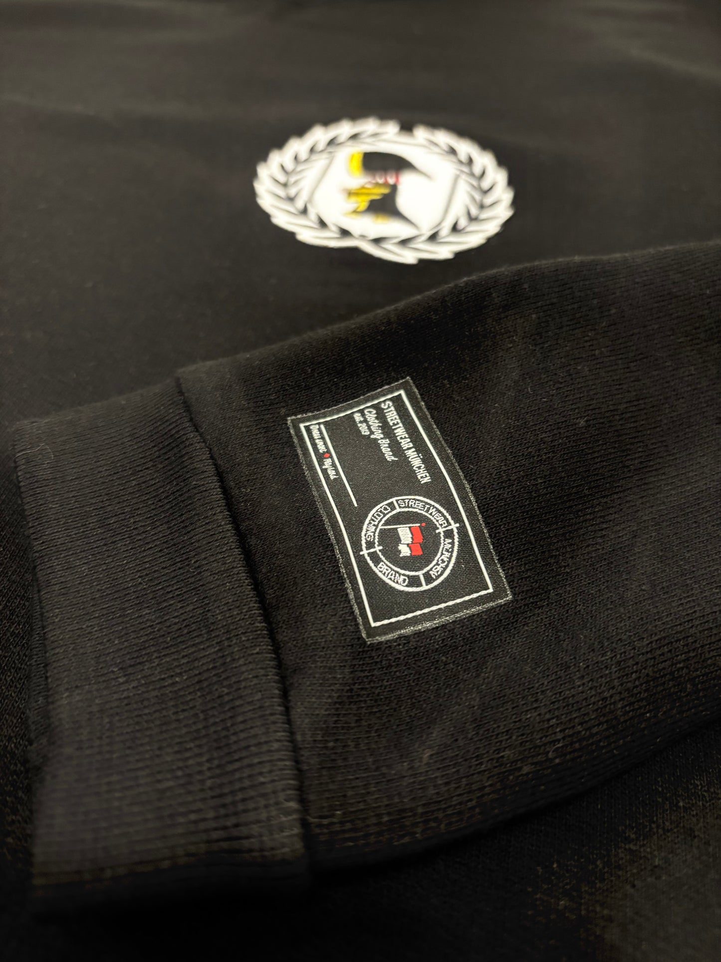 Besticktes Sweatshirt "Kindl“ mit Badge