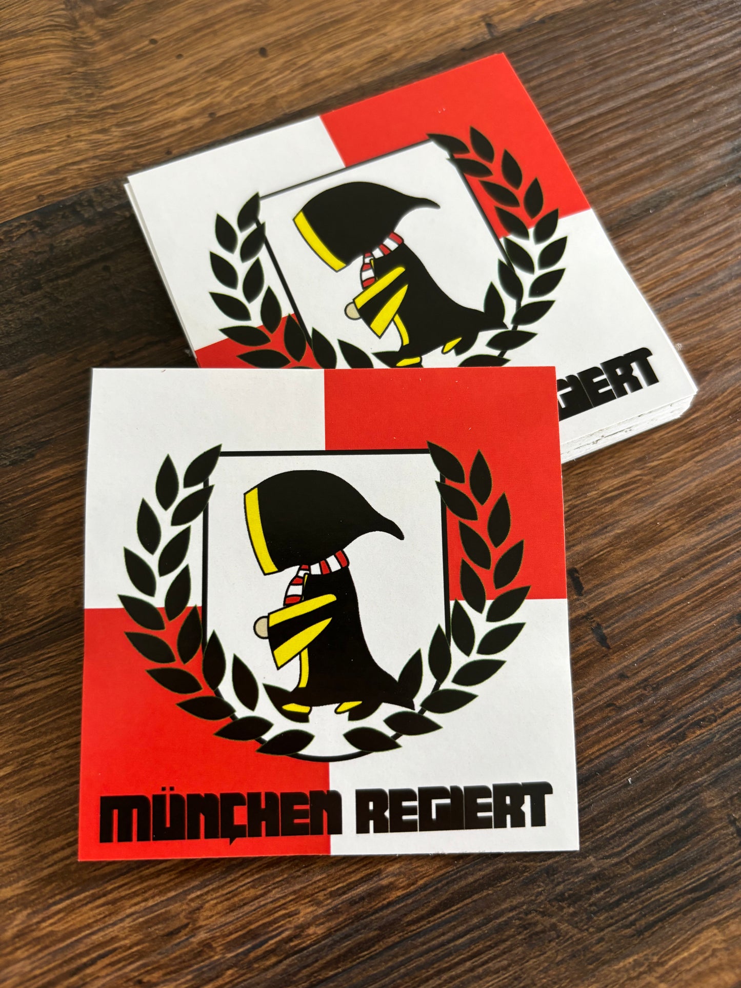 Aufkleber „München regiert!“ (8cm x 8cm)