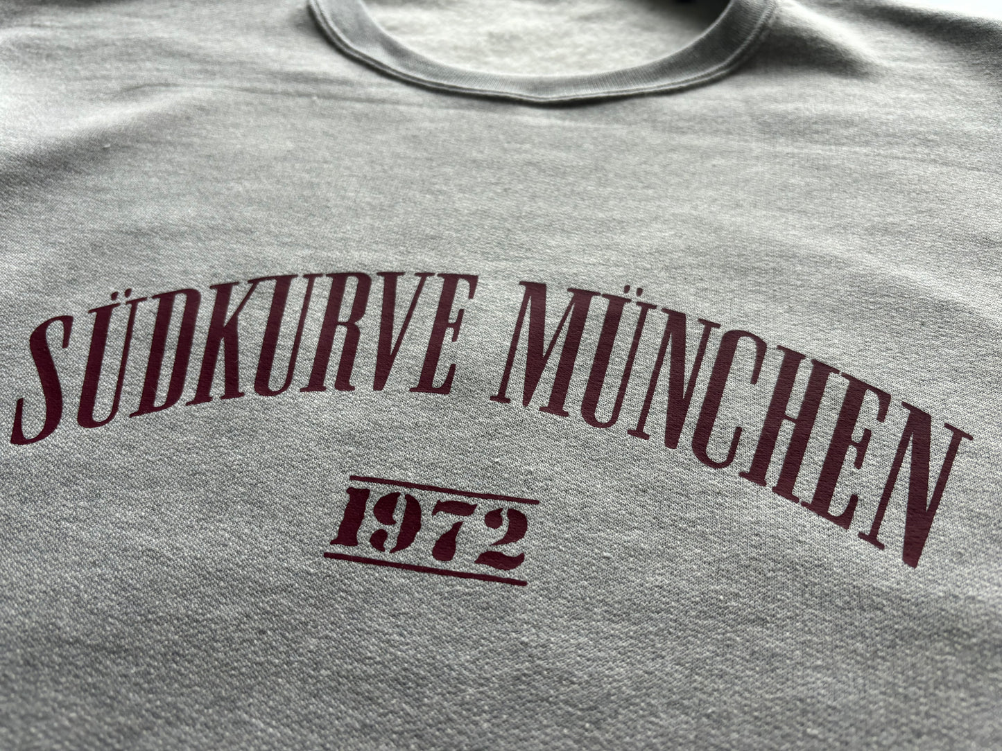 Sweater „Südkurve München“ mit Badge