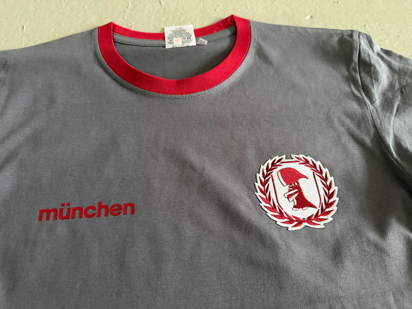 T-Shirt „Retro-Trikot Anthrazit“