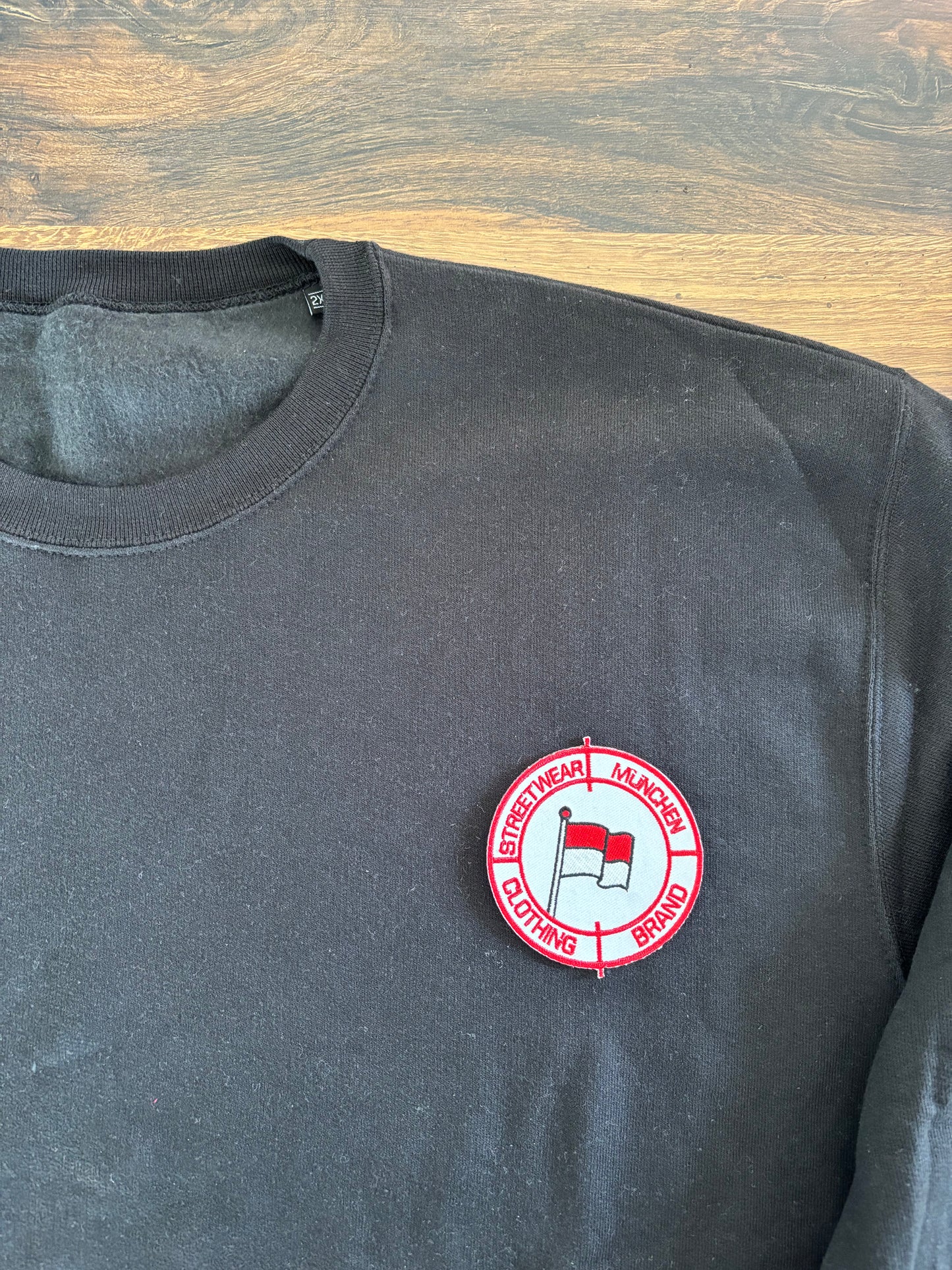 Bestickter Sweater „Streetwear München“