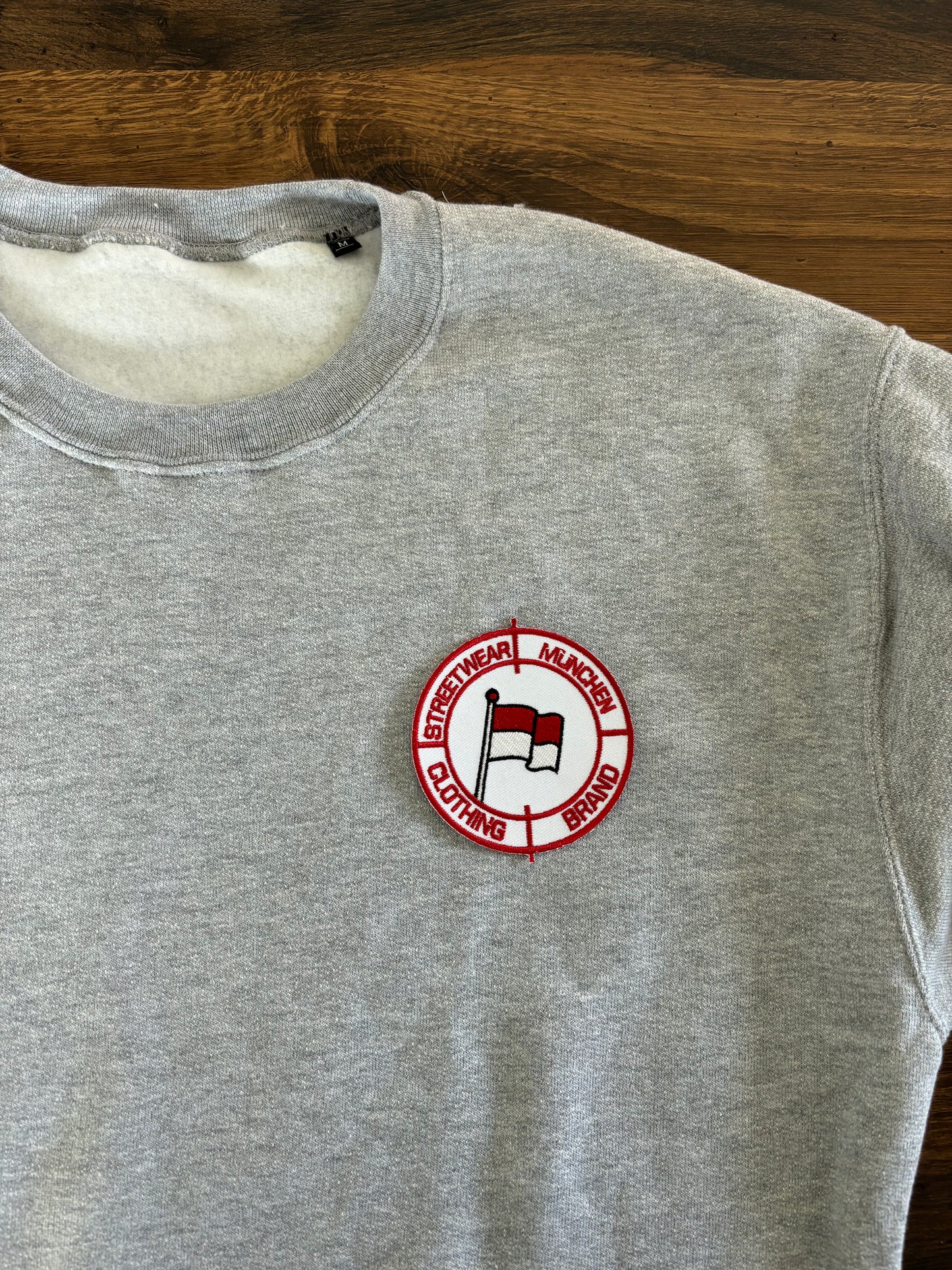 Bestickter Sweater „Streetwear München“