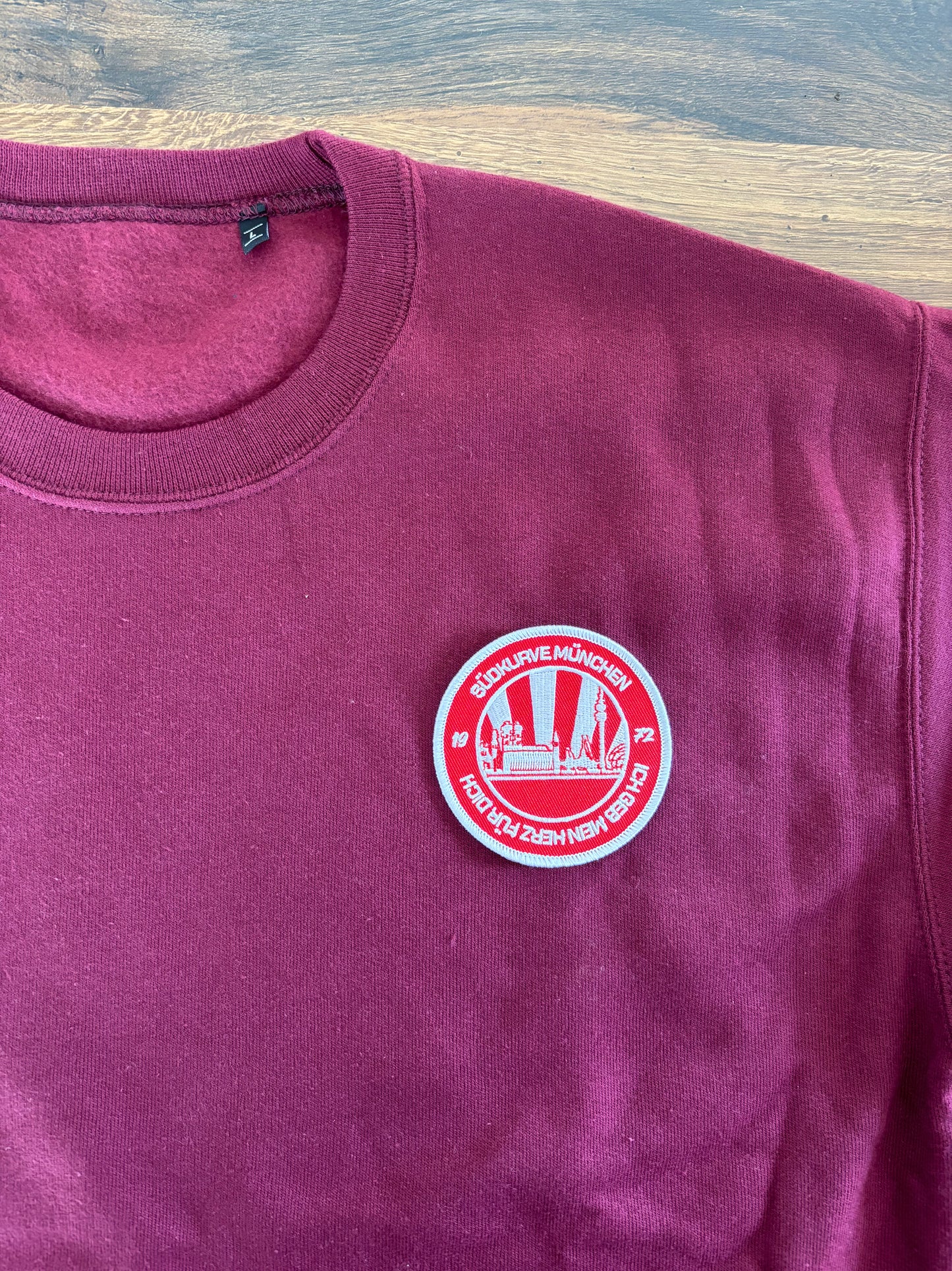 Bestickter Sweater „Skyline Logo“